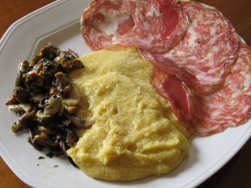 Polenta di Storo con sopressa e funghi - di GhePeU